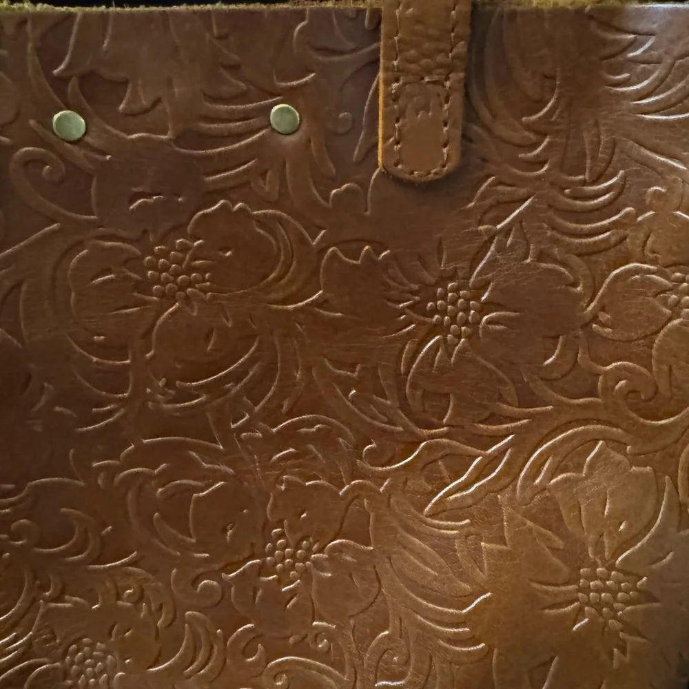 Used Portland Leather Goods Meadow Mini Crossbody Tote Leather Snap Closure - Picture 3 of 9